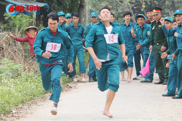 dan quan nghi xuan thi nem luu dan danh dich doi khang