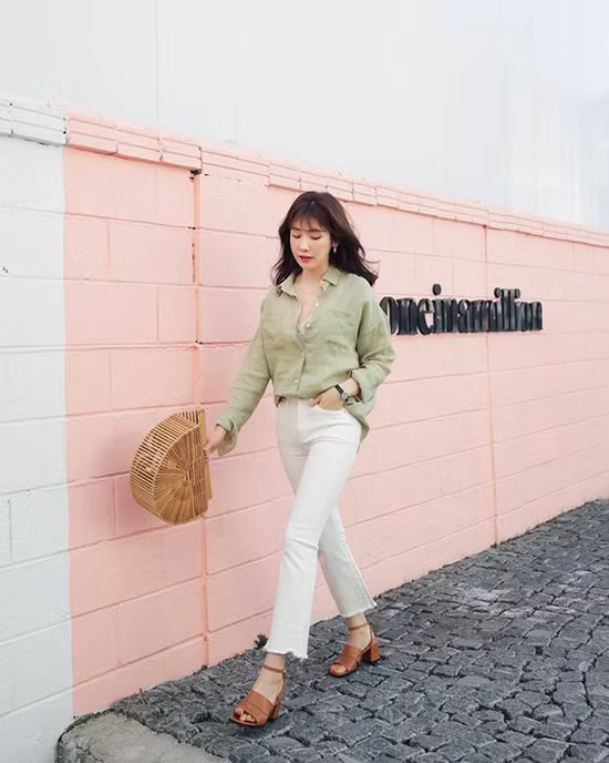 Phối đồ cùng túi nan, túi cói hot trend mùa hè