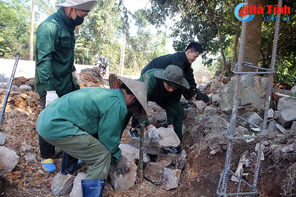 hon 230 hoc vien an ninh tham gia xay dung ntm tai can loc