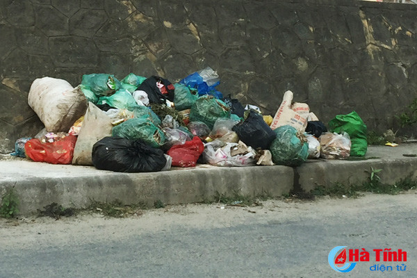 thi tran duc tho ngap rac sau 1 tuan dong cua bai tap ket