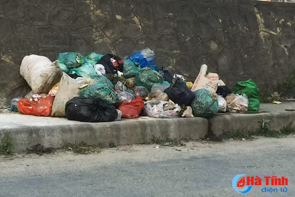 thi tran duc tho ngap rac sau 1 tuan dong cua bai tap ket