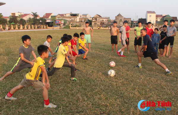 cau thu nhi ha tinh luyen gio hao huc cho ngay pvf tuyen sinh