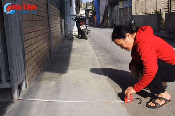 hien hang tram met dat vang mo rong duong giao thong