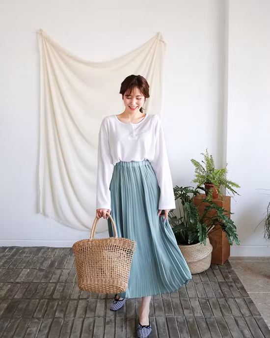 Phối đồ cùng túi nan, túi cói hot trend mùa hè