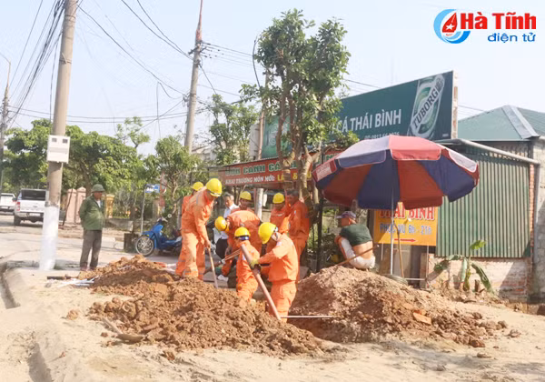 dao ho trong cay gay mat dien dien rong