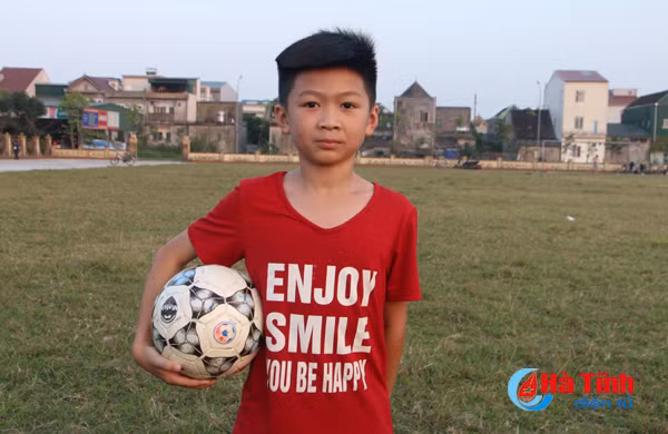 cau thu nhi ha tinh luyen gio hao huc cho ngay pvf tuyen sinh