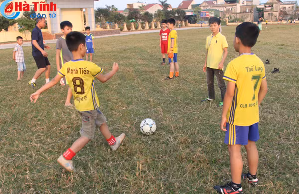 cau thu nhi ha tinh luyen gio hao huc cho ngay pvf tuyen sinh