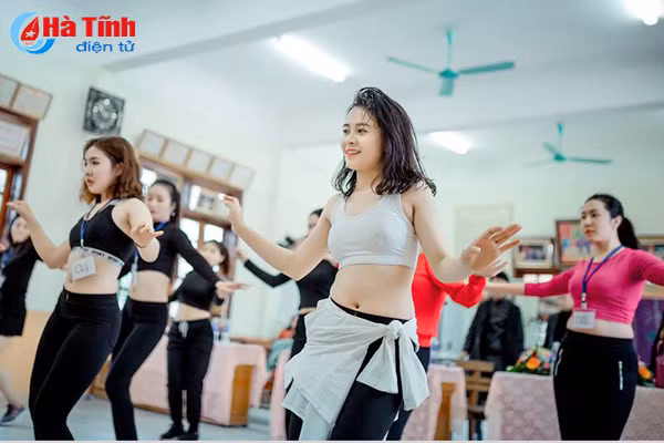 con sot khieu vu mang ten zumba o ha tinh