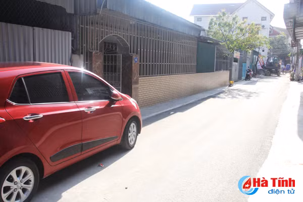 hien hang tram met dat vang mo rong duong giao thong