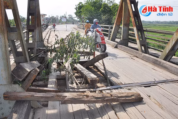 de nghi cap 1 5 ty dong sua chua cau loc yen