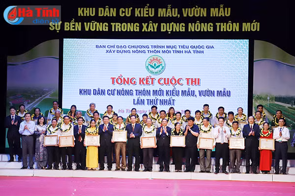 ha tinh vinh danh 34 khu dan cu kieu mau 31 vuon mau tieu bieu