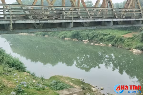 huong khe say chan xuong song mot hoc sinh tu vong