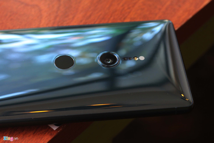 mo hop va trai nghiem sony xperia xz2 chinh hang dau tien tai viet nam