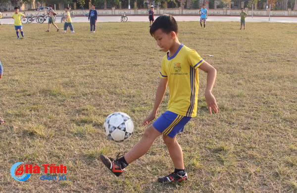cau thu nhi ha tinh luyen gio hao huc cho ngay pvf tuyen sinh
