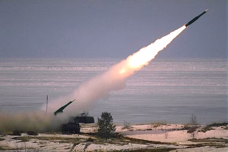sat thu phong khong giup syria ban ha tomahawk cua my