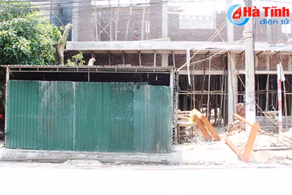 vat lieu xay dung chiem tron via he mot so tuyen duong tp ha tinh