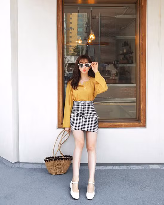 Phối đồ cùng túi nan, túi cói hot trend mùa hè