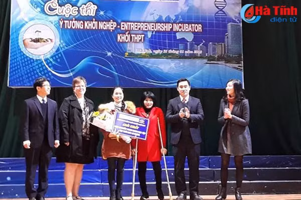 nu sinh ha tinh chia se y tuong thanh lap cong ty dich vu dan ca vi giam