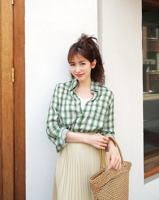 Phối đồ cùng túi nan, túi cói hot trend mùa hè