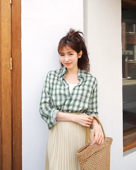 Phối đồ cùng túi nan, túi cói hot trend mùa hè