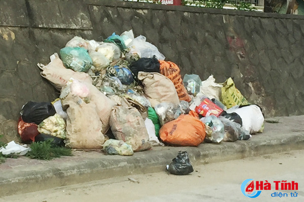 thi tran duc tho ngap rac sau 1 tuan dong cua bai tap ket