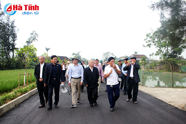 lanh dao tinh ha tinh qua cac thoi ky tham quan khu dan cu kieu mau vuon mau