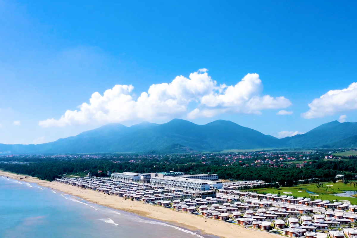 Ngắm khu du lịch biển Xuân Thành từ trên cao