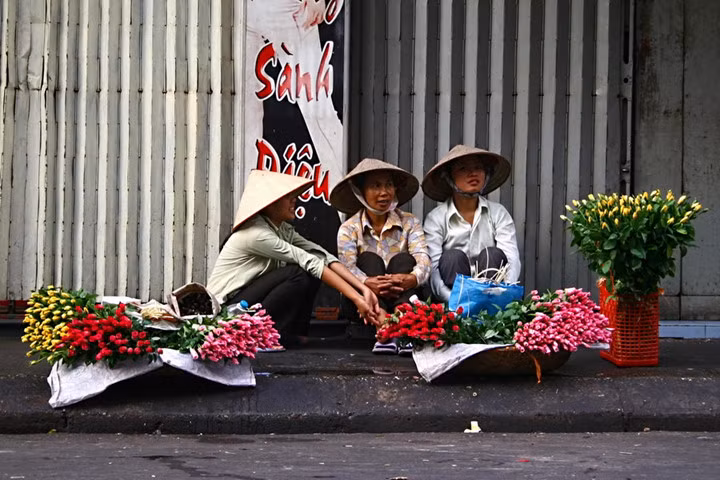 ve dep nguoi phu nu viet nam cung chiec non la
