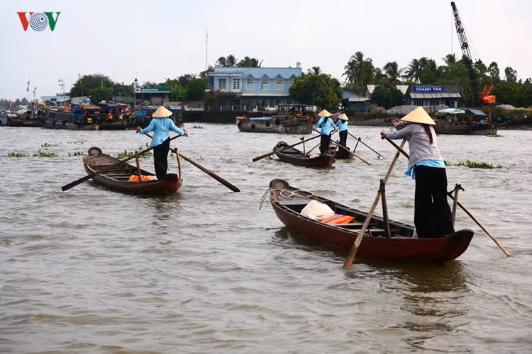 ve dep nguoi phu nu viet nam cung chiec non la