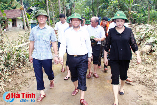 chu tich quoc hoi ha tinh can tap trung khac phuc hau qua som on dinh doi song nhan dan