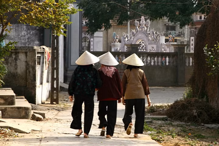 ve dep nguoi phu nu viet nam cung chiec non la