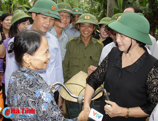 chu tich quoc hoi ha tinh can tap trung khac phuc hau qua som on dinh doi song nhan dan
