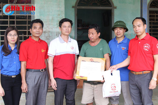 them nhung phan qua nhan ai den nguoi dan vung lu
