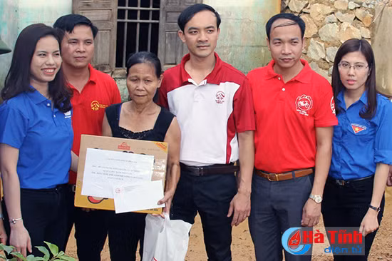 them nhieu hoat dong cuu tro huong ve nguoi dan vung lu
