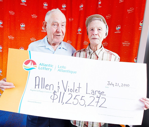 Ông bà Allen và Violet Large. Ảnh: Calgary Herald nhung vu trung so kho tin tren the gioi