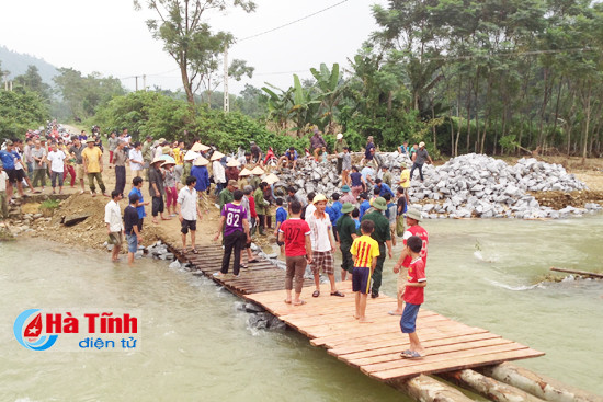 dan son hong quyet lam cau de luu thong