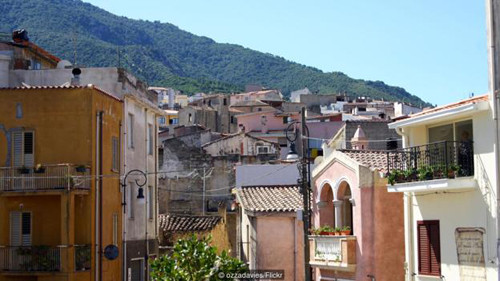 Người dân ở đây vẫn nói tiếng Sardo, thứ ngôn ngữ được các học giả coi là bảo thủ nhất trong nhóm ngôn ngữ Roma. Ảnh: BBC. bi mat cua soi mi y hiem nhat the gioi