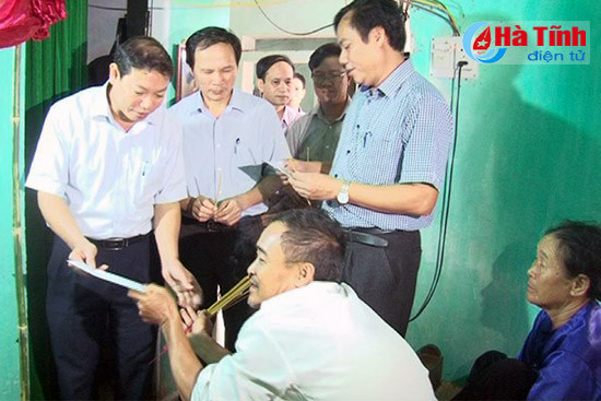 them nhung phan qua nhan ai den nguoi dan vung lu