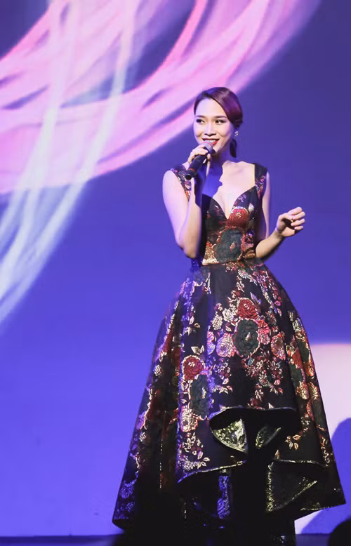 my nhan viet mac dep nhat tuan