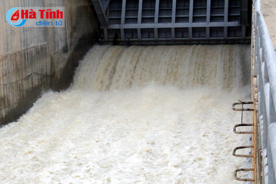 ho boc nguyen tiep tuc xa lu voi luu luong 30m 3 s