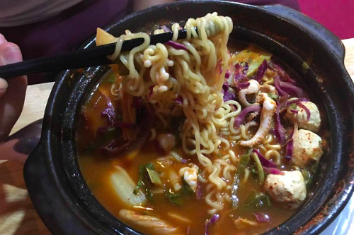 mi cay 7 cap do kieu han thuc chat la mon an binh thuong