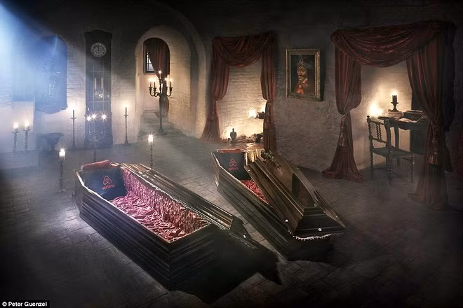 ben trong lau dai cua ke khat mau dracula