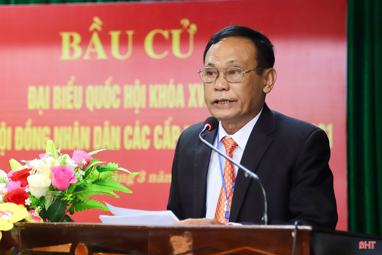 Phát biểu khai mạc bầu cử tại khu vực bỏ phiếu số 10, ông Dương Đình Hợi - Bí thư Chi bộ, Trưởng ban Công tác mặt trận tổ dân phố 8, Tổ trưởng Tổ bầu cử số 10 nhấn mạnh: Với tinh thần đoàn kết, dân chủ, mỗi cử tri hãy phát huy quyền, nghĩa vụ và trách nhiệm của công dân; thực hiện đúng nguyên tắc, trình tự và nội quy phòng bỏ phiếu. Tích cực tham gia bỏ phiếu để góp phần cùng cử tri cả nước làm cho ngày bầu cử hôm nay thực sự là ngày hội của toàn dân.