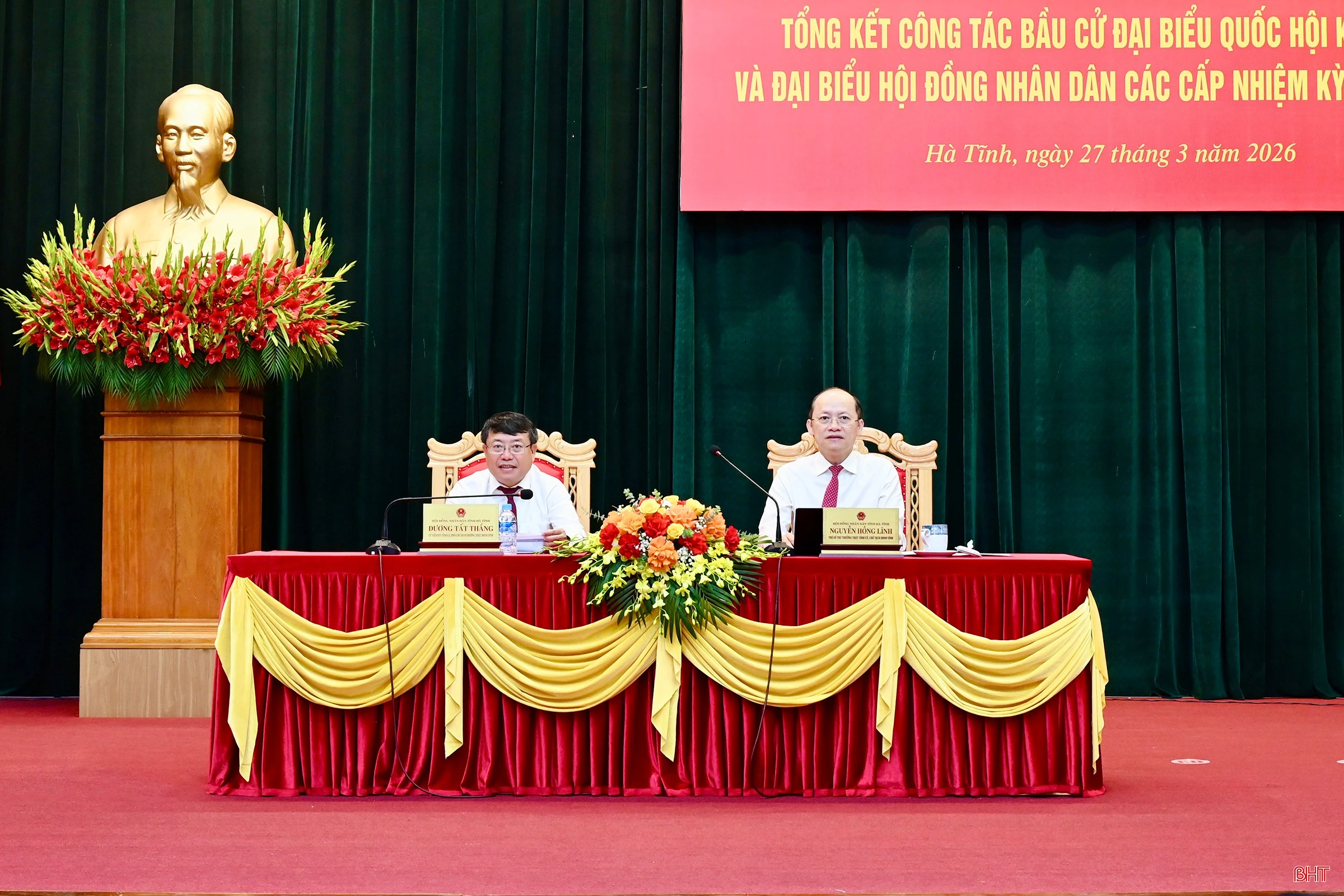 Các đồng chí chủ trì hội nghị.