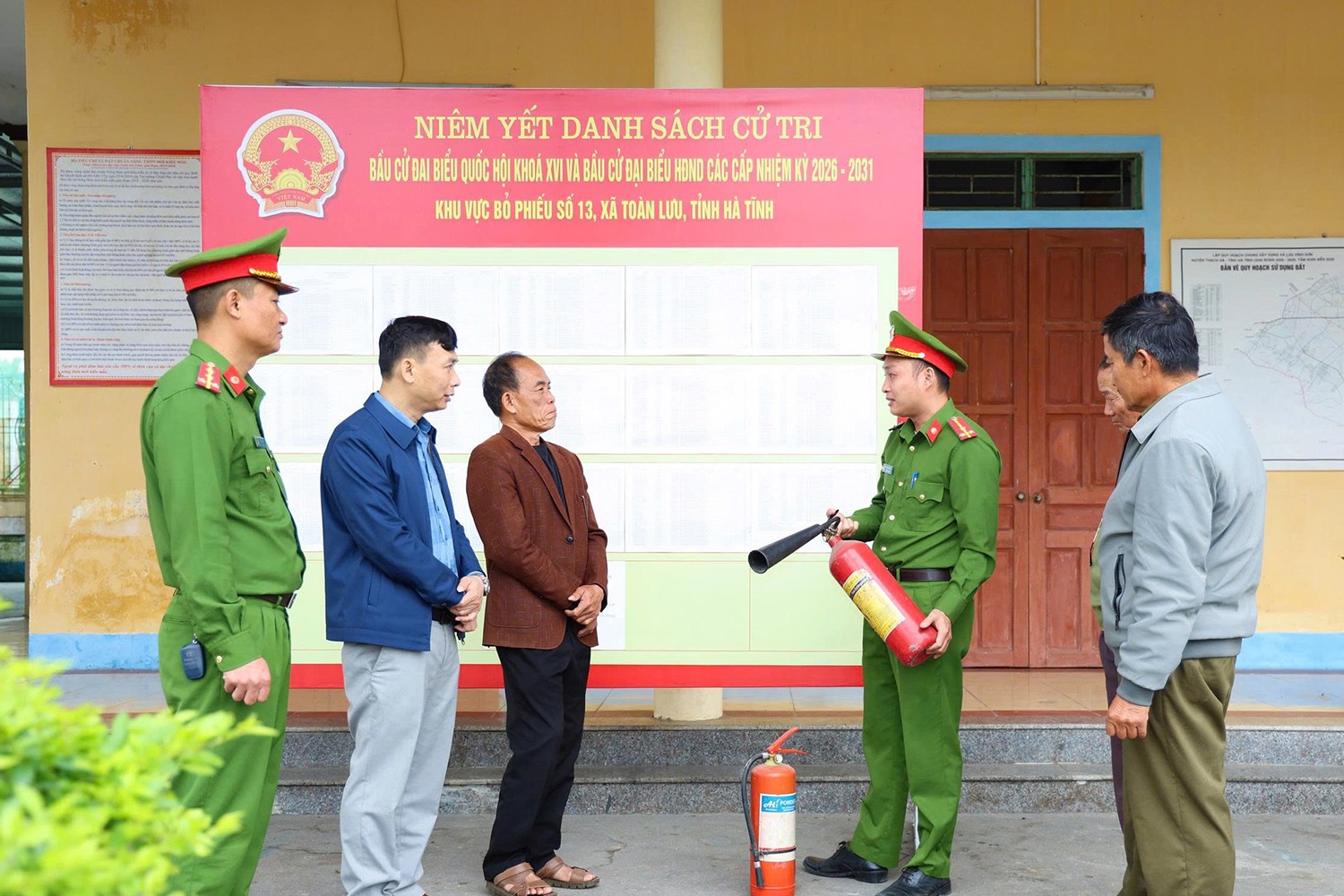 Công tác đảm bảo ANTT, phòng chống cháy nổ tại các điểm bỏ phiếu được rà soát kỹ lưỡng, không để thụ động, bất ngờ trước mọi tình huống.