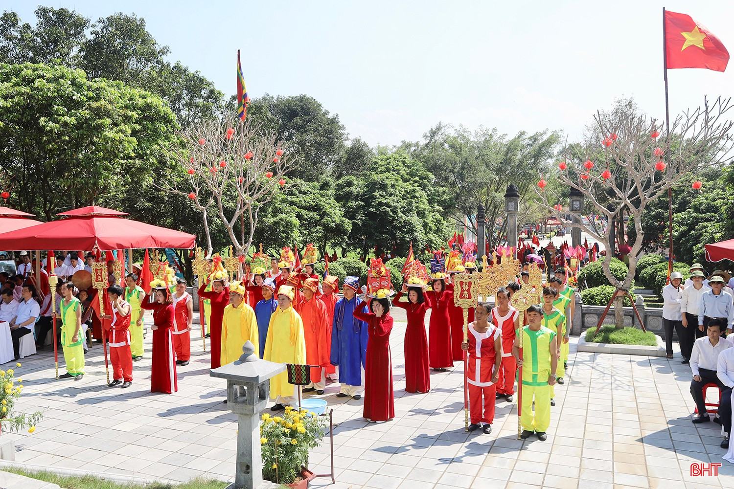 Lễ dâng hương, lễ rước, lễ tế tưởng niệm 235 năm ngày mất Đại danh y Hải Thượng Lãn Ông Lê Hữu Trác được tổ chức trang nghiêm.