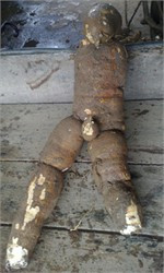 Củ sắn có hình dạng giống người do chị Thơ đào được