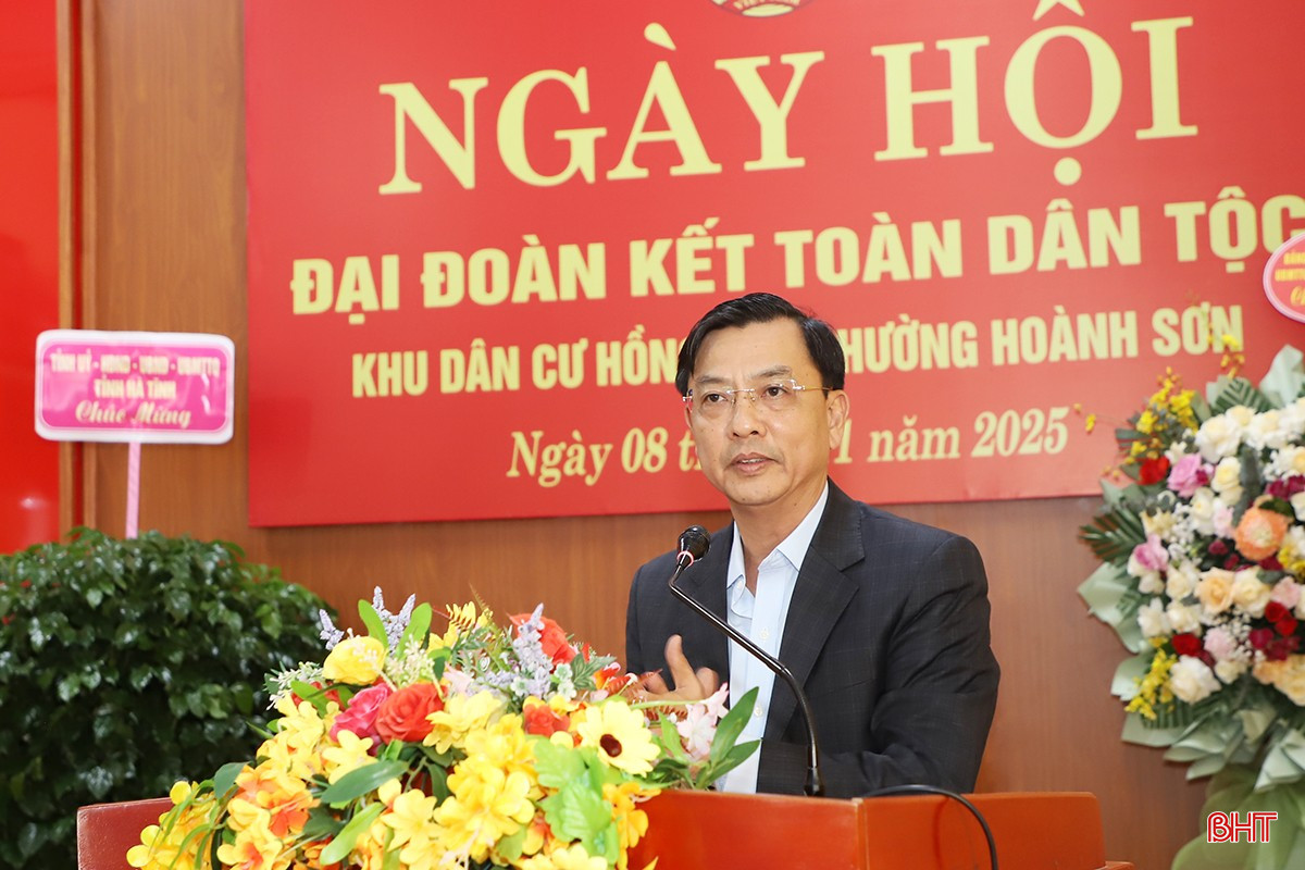 Trưởng ban Quản lý Khu kinh tế tỉnh Trần Việt Hà phát biểu tại ngày hội.