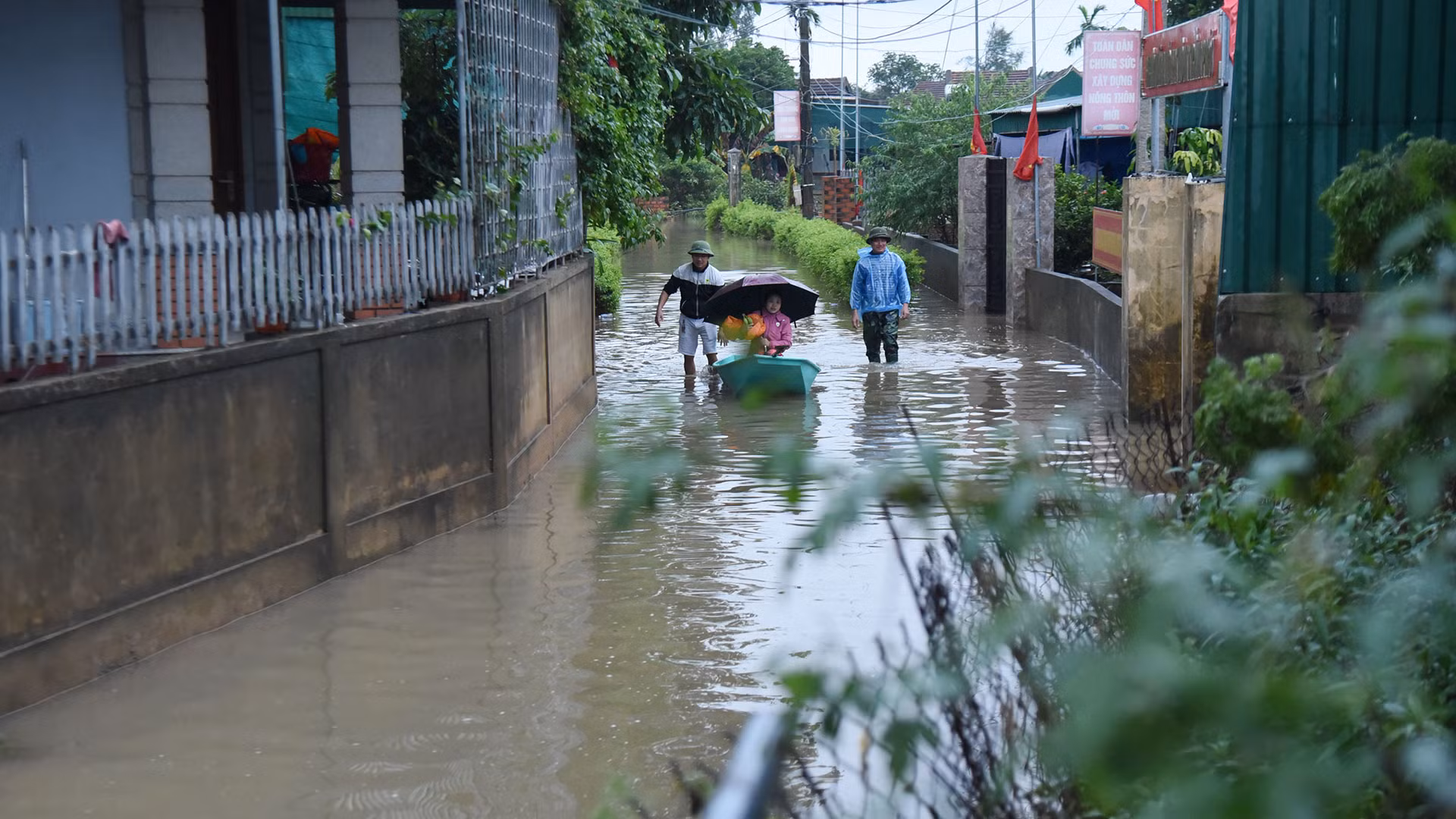 Người dân “tâm lũ” Hà Tĩnh nặng nghĩa ân tình với đồng bào Nghệ An