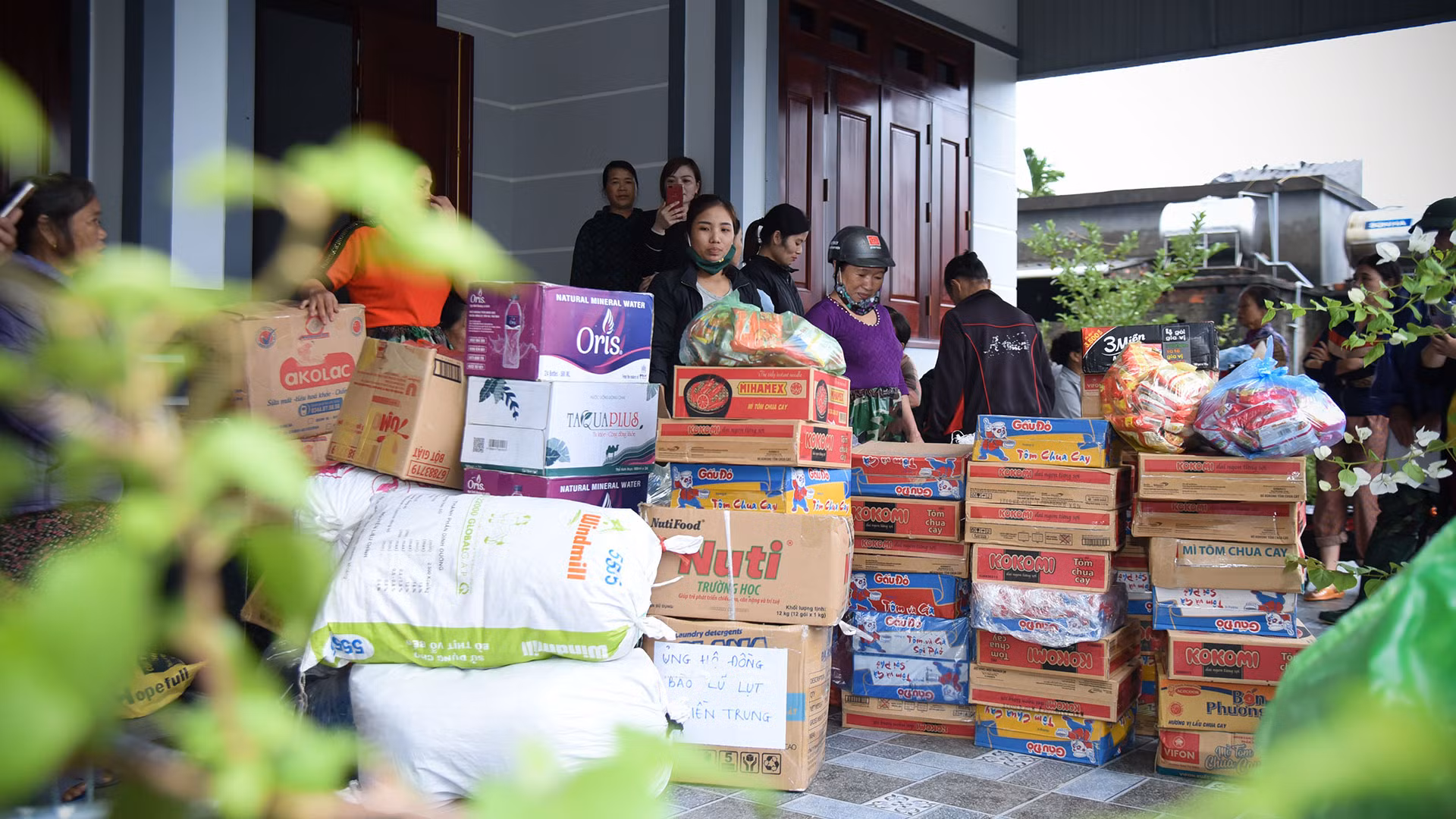 Người dân “tâm lũ” Hà Tĩnh nặng nghĩa ân tình với đồng bào Nghệ An